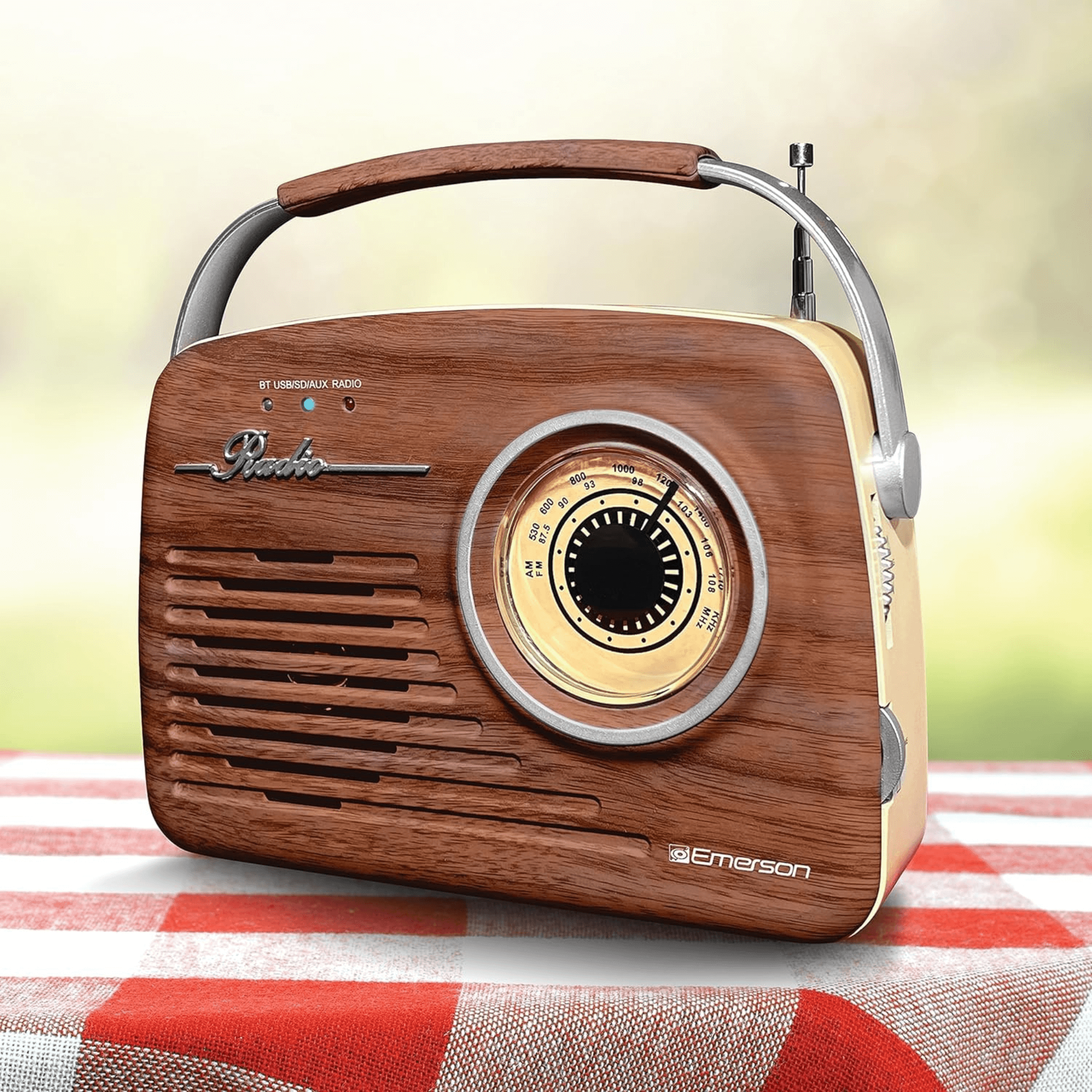 Emerson Portable Retro Radio with Built-In Rechargeable Battery and Memory Set