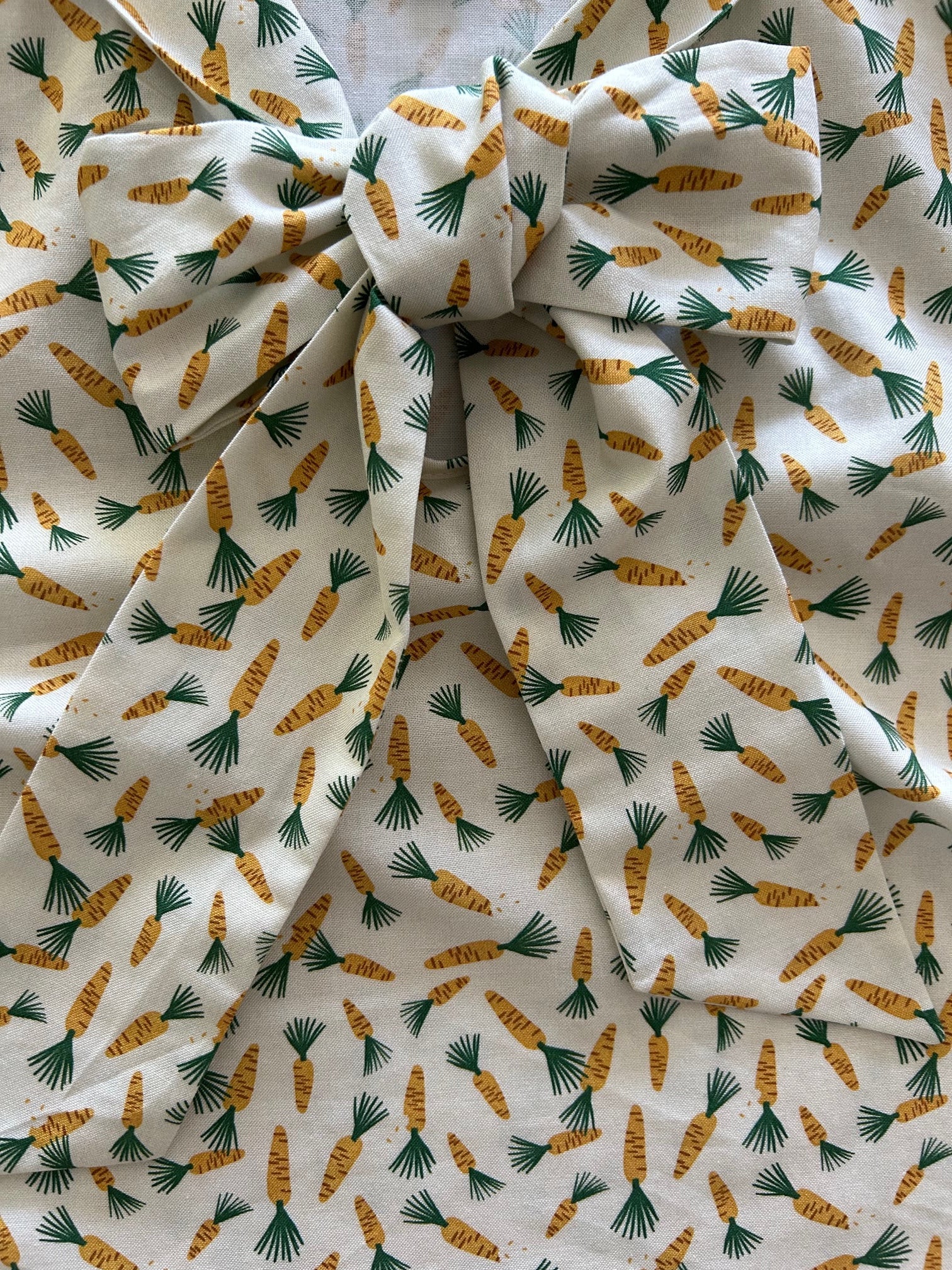 Carrots Bow Top