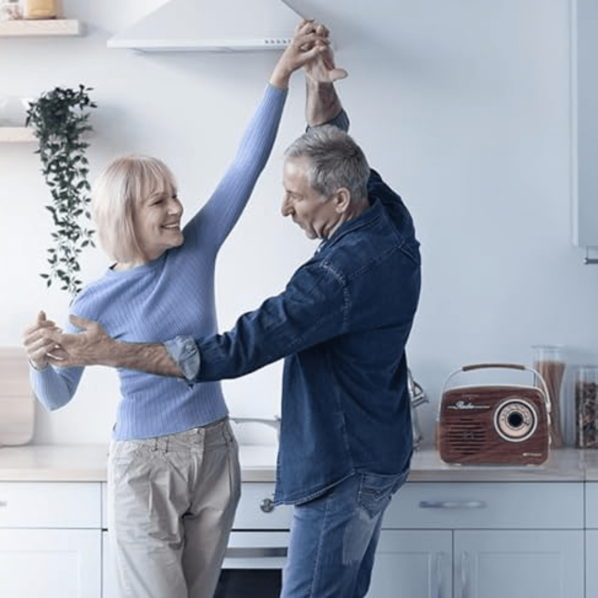 Emerson Portable Retro Radio with Built-In Rechargeable Battery and Memory Set